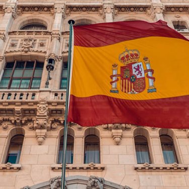 Українці в Іспанії можуть скористатися допомогою чат-бота від посольства