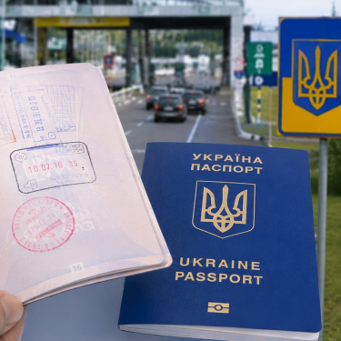 Український паспорт на кордоні