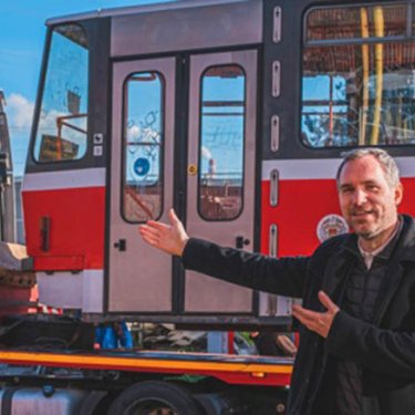 Прага розпочала відправку подарованих Україні трамваїв