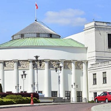 Польский парламент откроет двери для посетителей