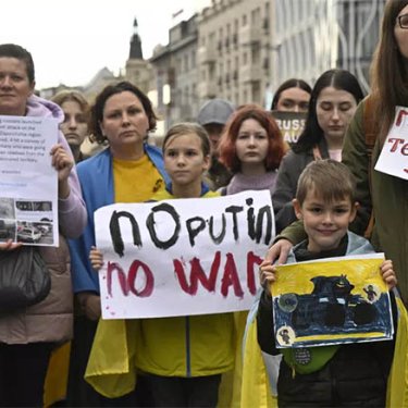 У Празі сотні людей вийшли висловити підтримку Україні