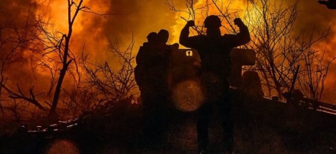 Артилерія ЗСУ стріляє по ворогам