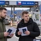 Украинские мужчины на границе Австрии и Чехии