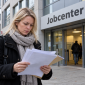 Украинка возле офиса Jobcenter