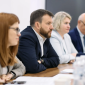 Денис Улютин на переговорах с Бернадетт Кастель-Голлингсворт