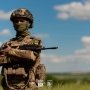 Боєць ЗСУ на фронті